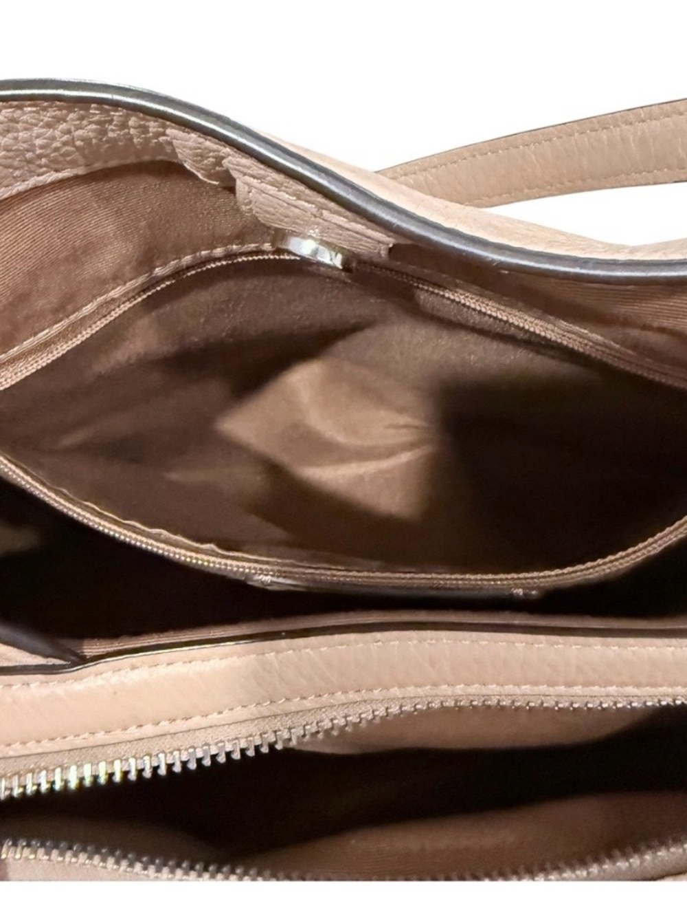 Coach Kristy pebble leather beige shoulder purse with a front zipper pocket - Picture 9 of 16